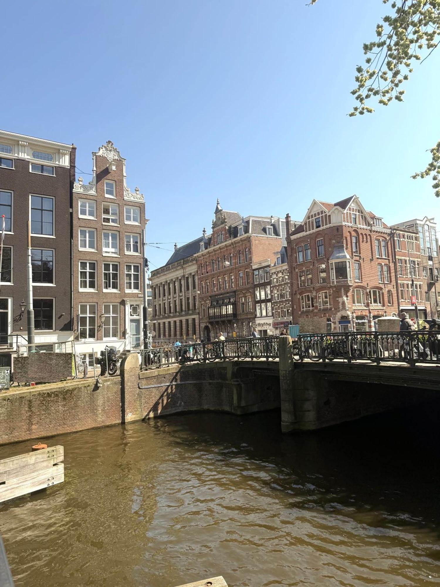 أمستردام Two Bedroom Apartment In Historic Canalhouse From 1618 - City Centre المظهر الخارجي الصورة